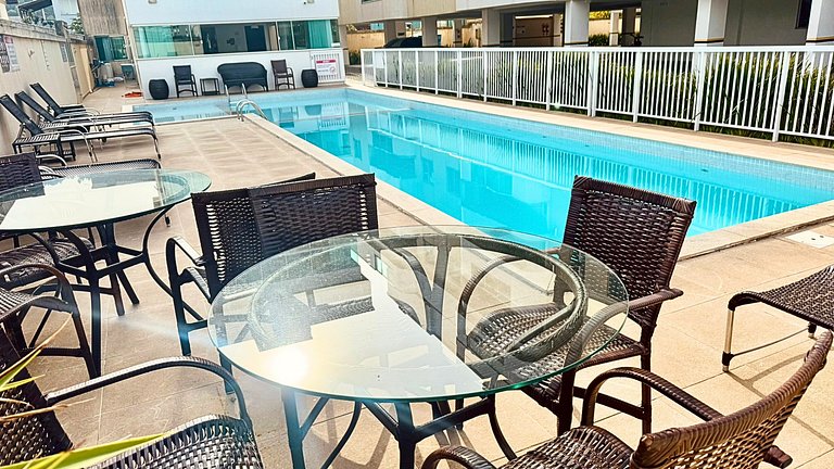 Apartamento com 2 quartos em prédio com piscina