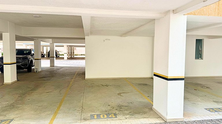Apartamento com 2 quartos em prédio com piscina