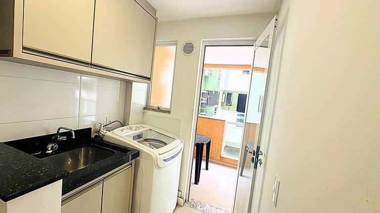 Apartamento com 2 quartos em prédio com piscina