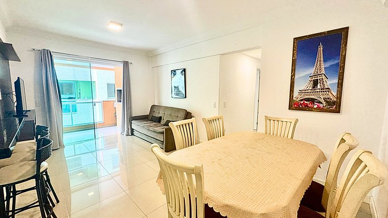 Apartamento com 2 quartos em prédio com piscina