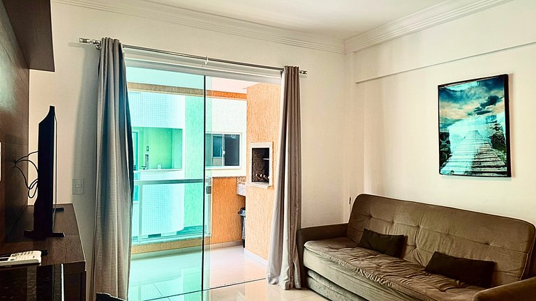 Apartamento com 2 quartos em prédio com piscina