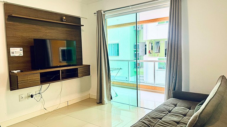 Apartamento com 2 quartos em prédio com piscina