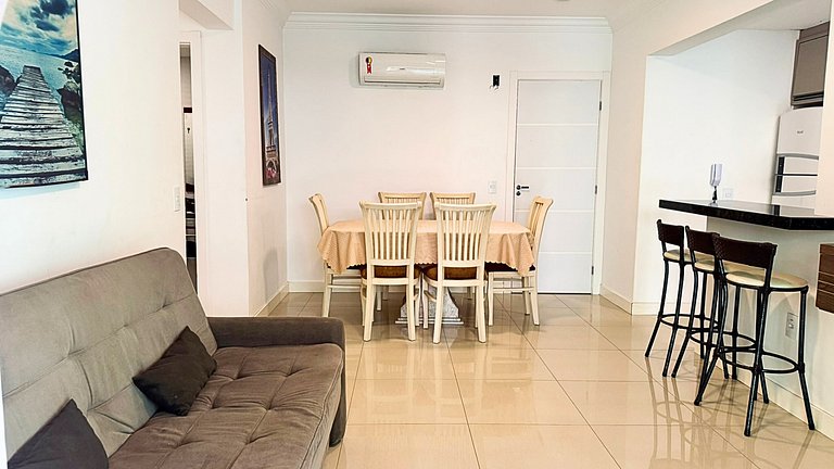 Apartamento com 2 quartos em prédio com piscina
