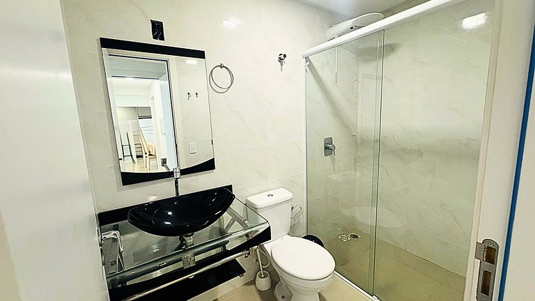 Apartamento com 2 quartos em prédio com piscina