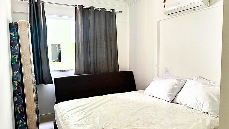 Apartamento com 2 quartos em prédio com piscina