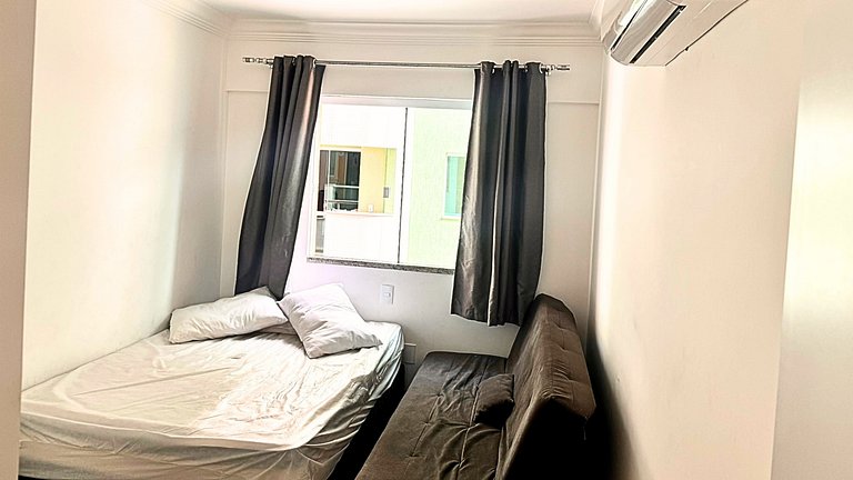 Apartamento com 2 quartos em prédio com piscina