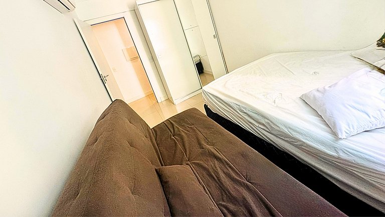 Apartamento com 2 quartos em prédio com piscina