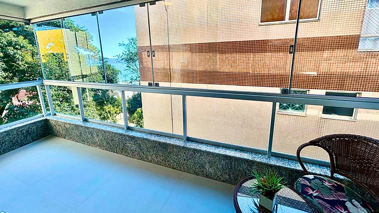 Apartamento de 2 quartos com vista para o mar