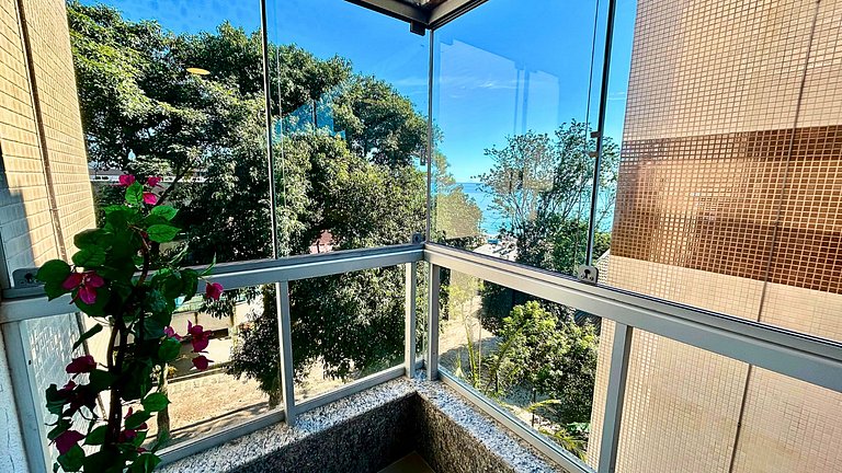 Apartamento de 2 quartos com vista para o mar