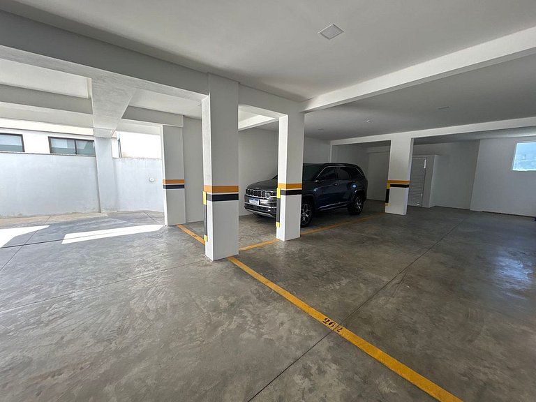 Apartamento com 2 suítes a 130 metros da praia