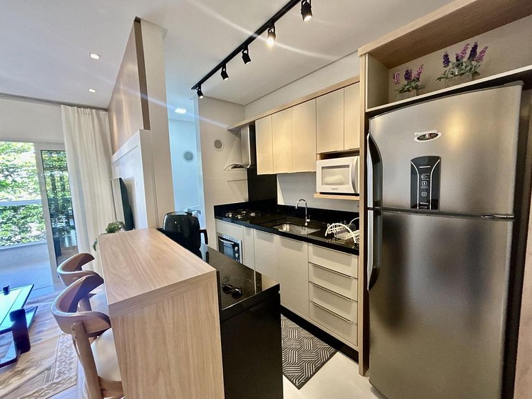 Apartamento com 2 suítes a 130 metros da praia