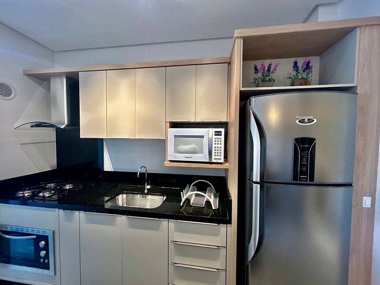 Apartamento com 2 suítes a 130 metros da praia