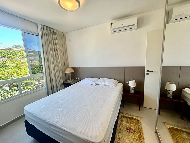 Apartamento com 2 suítes a 130 metros da praia