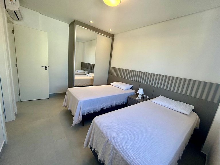 Apartamento com 2 suítes a 130 metros da praia
